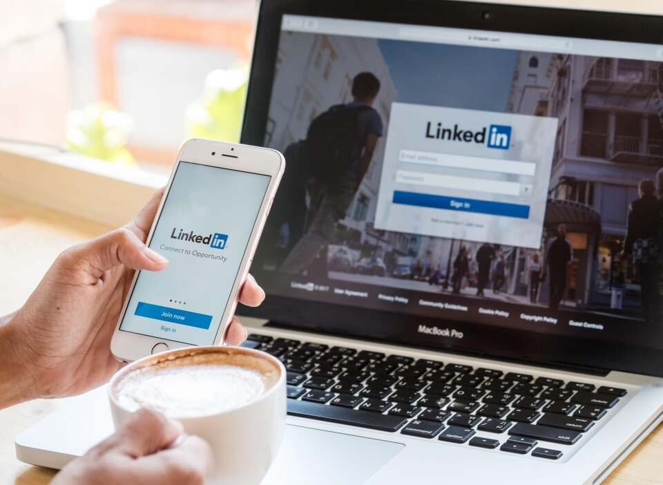 How to Use LinkedIn to Complement Your CV and Resume