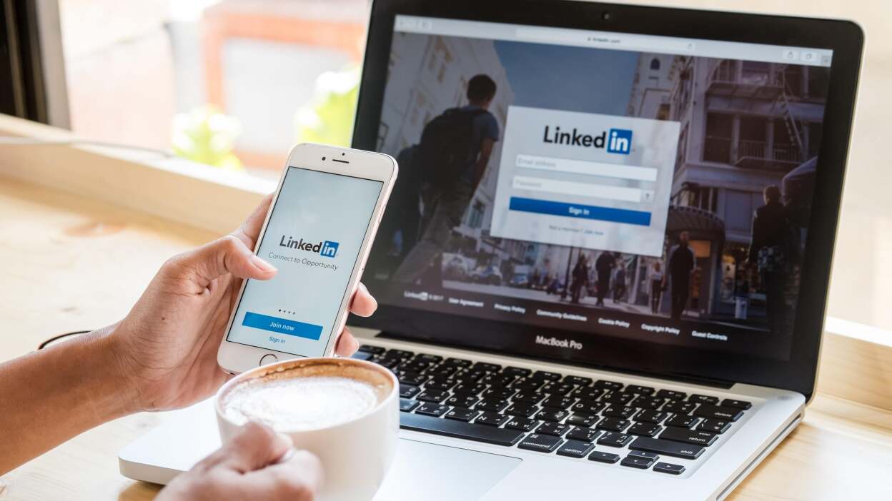 How to Use LinkedIn to Complement Your CV and Resume